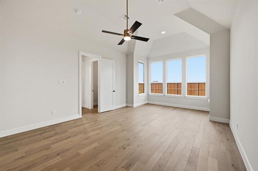 Spacious, unfurnished interior of a new home in Mustang Lakes, Celina (Image 28).