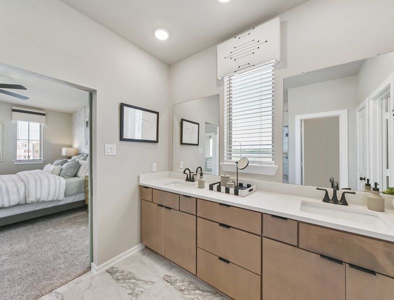 Furnished interior view inside a new home in Sienna, Missouri City (Image 13).