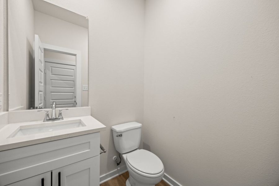 Furnished interior view inside a new home in Glendale Lakes, Rosharon (Image 10).