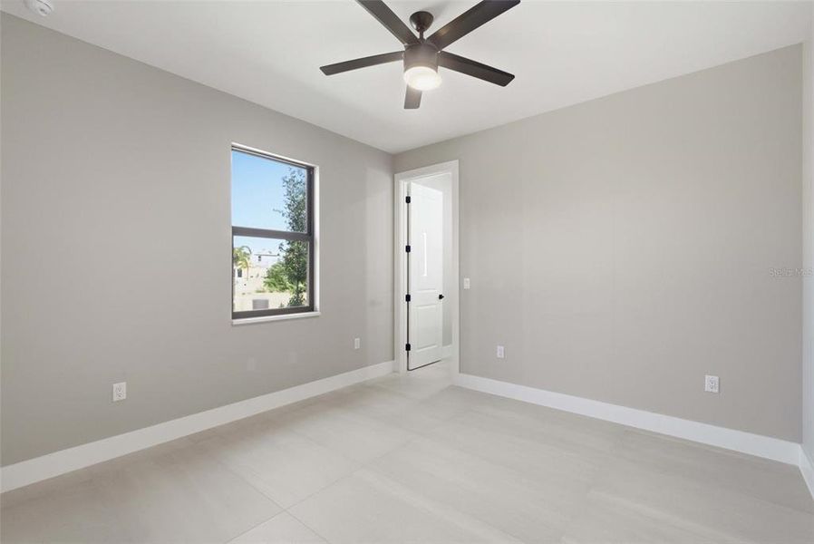 Spacious, unfurnished interior of a new home in , Cape Coral (Image 51).