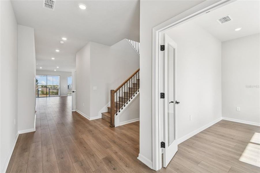 Spacious, unfurnished interior of a new home in John’s Lake North, Clermont (Image 17).