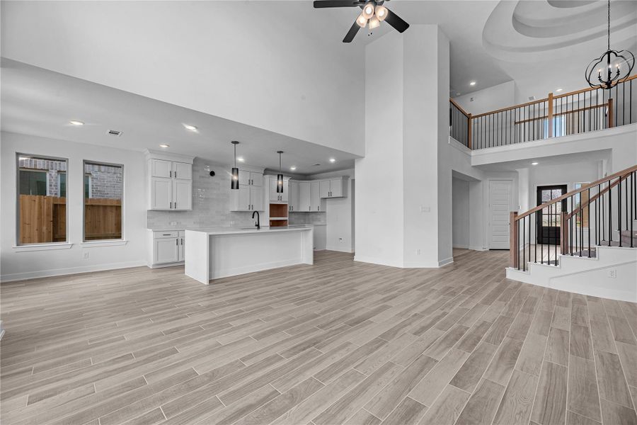 Spacious, unfurnished interior of a new home in Sienna, Missouri City (Image 11).