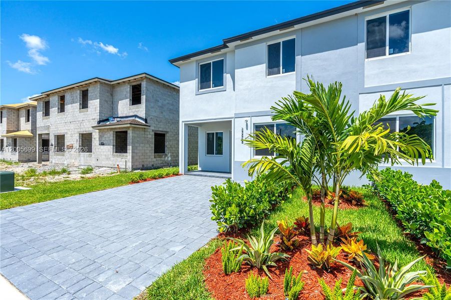 Exterior details and patio area of a home in Chloe's Estates, Miami (Image 3).