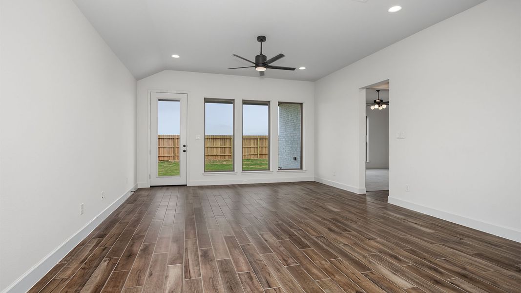 Spacious, unfurnished interior of a new home in Lakes of Cane Island, Katy (Image 20).