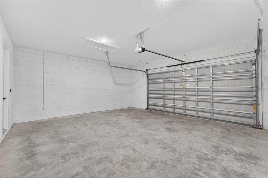 Spacious, unfurnished interior of a new home in , Winter Garden (Image 20).