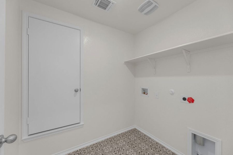 Spacious, unfurnished interior of a new home in Hidden Trails, Belton (Image 36).