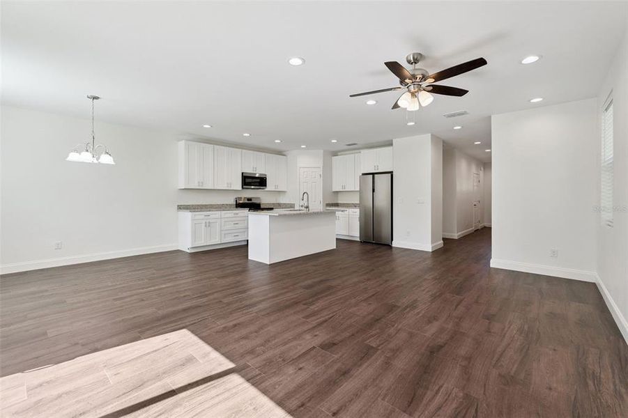 Spacious, unfurnished interior of a new home in , Lakeland (Image 31).