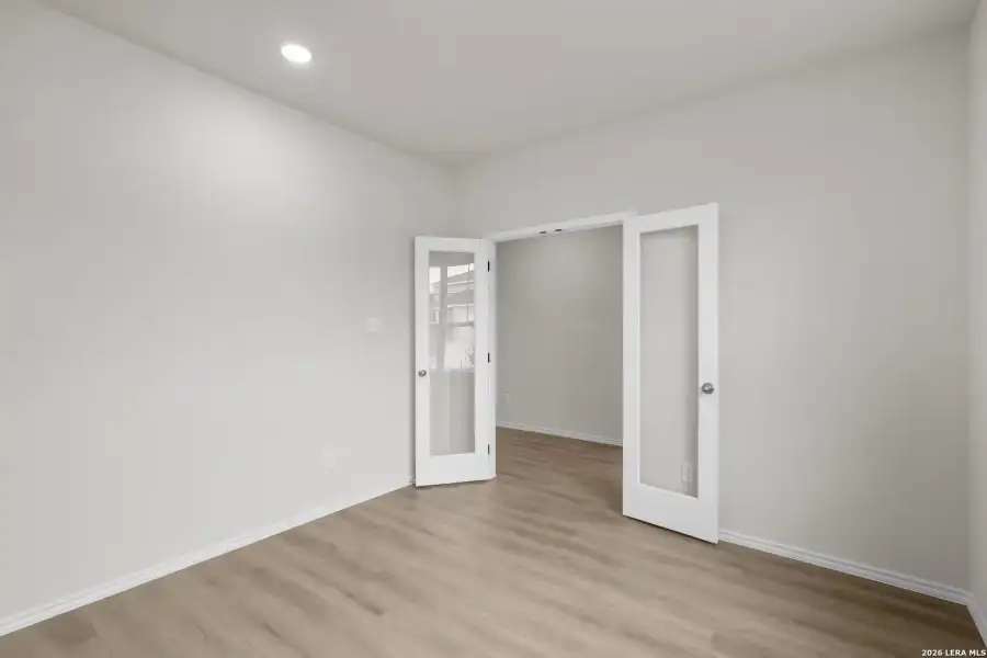 Spacious, unfurnished interior of a new home in Comanche Ridge, San Antonio (Image 26).