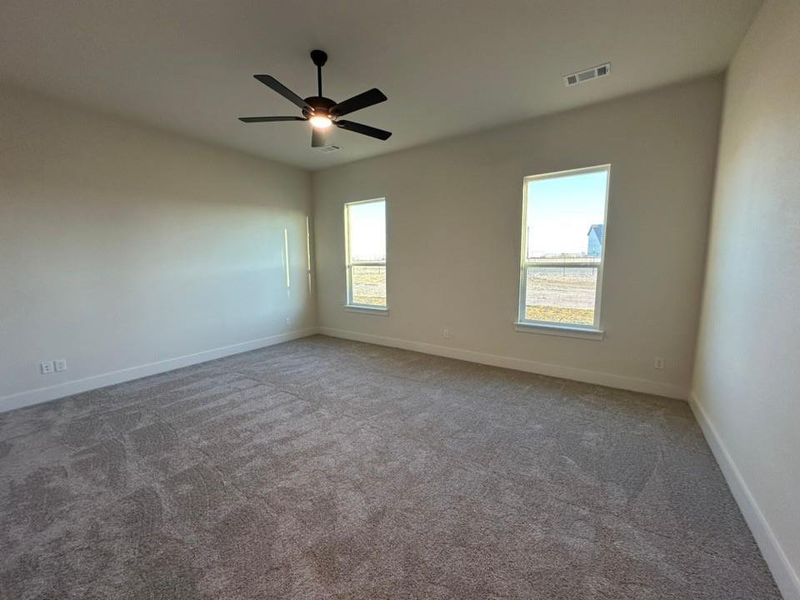 Spacious, unfurnished interior of a new home in Eagle Ridge Estates, Weatherford (Image 10).