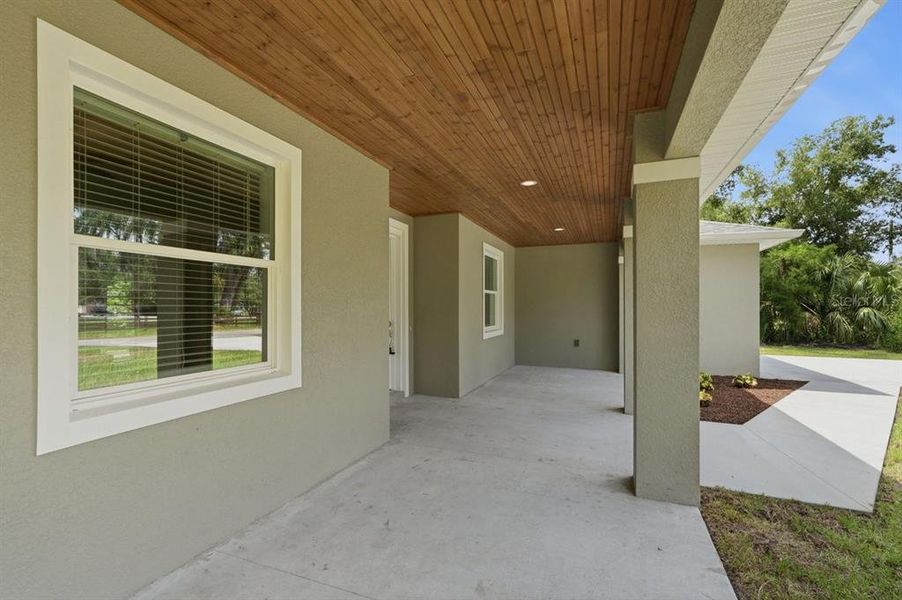 Exterior details and patio area of a home in , Deland (Image 26).