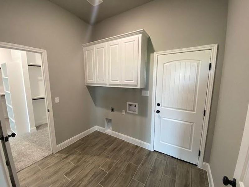 Furnished interior view inside a new home in , Reno (Image 9).