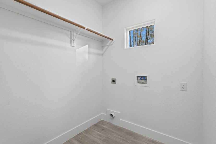 Spacious, unfurnished interior of a new home in , Willis (Image 14).