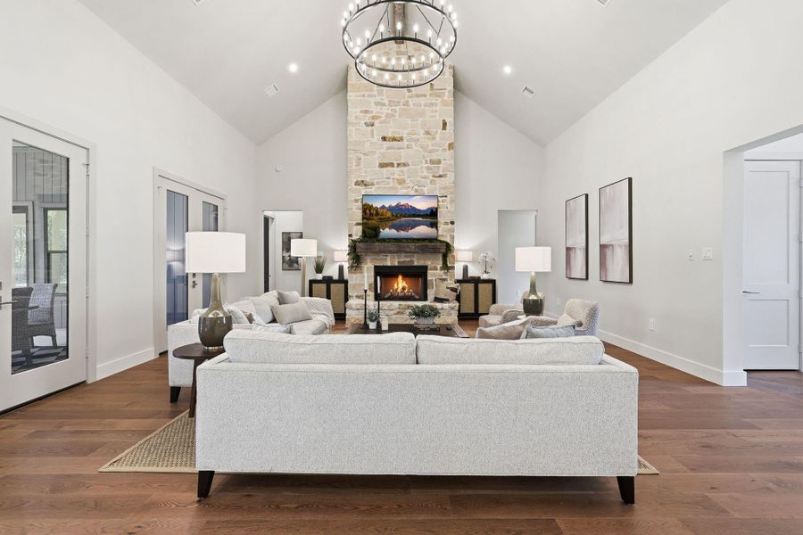 Dramatic vaulted living spacewith statement chandelier,exposed reclaimed barnwoodbeams and effortless connectionto the heart of the home.