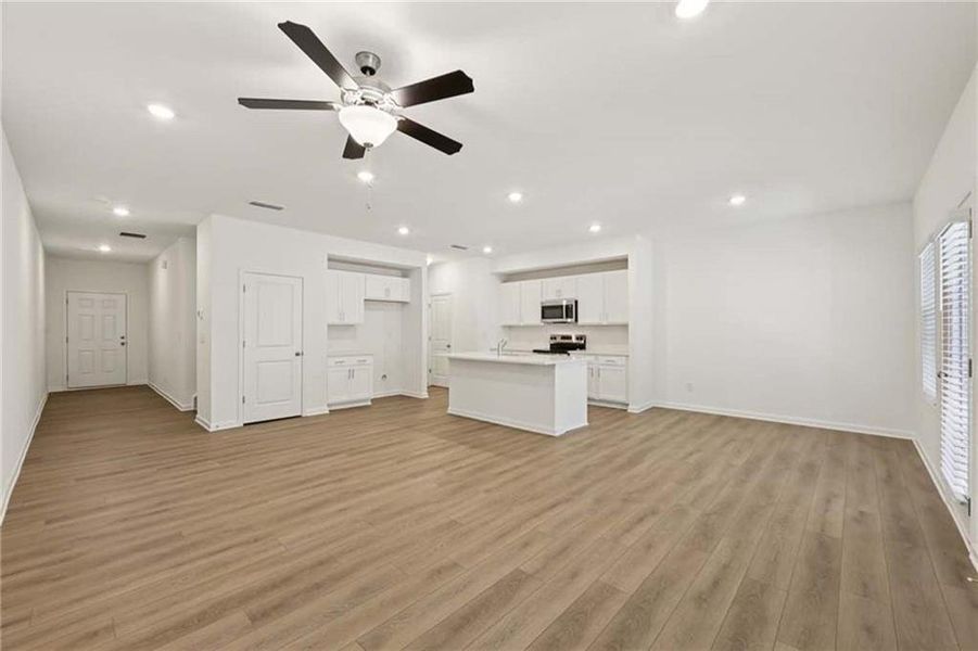 Spacious, unfurnished interior of a new home in Eastlyn Crossing, Flowery Branch (Image 14).
