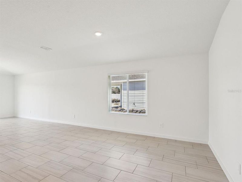 Spacious, unfurnished interior of a new home in Colbert Landings, Palm Coast (Image 8).
