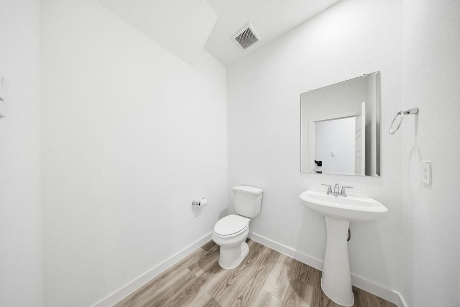 1st floor 1/2 bath