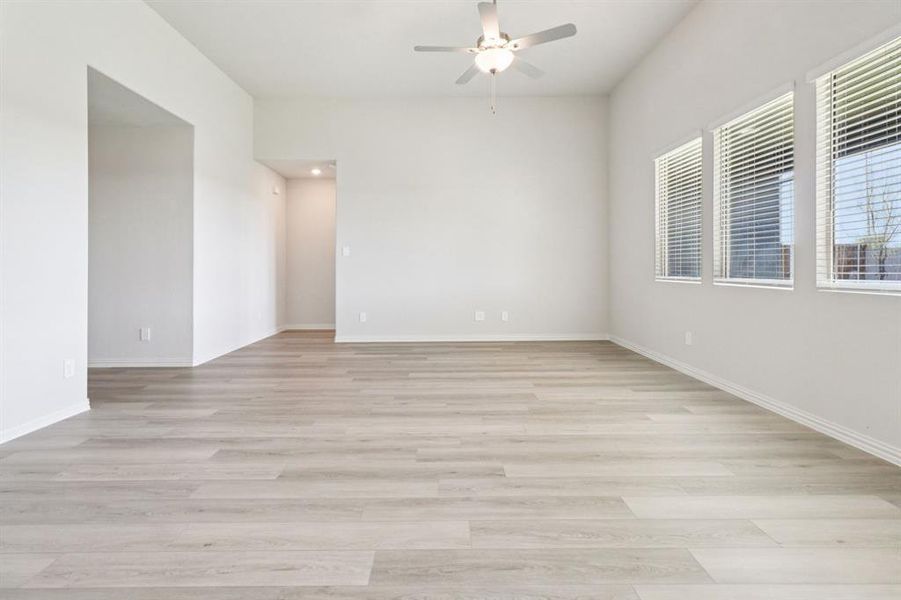 Spacious, unfurnished interior of a new home in Lakehaven - Premier Series, Farmersville (Image 25).