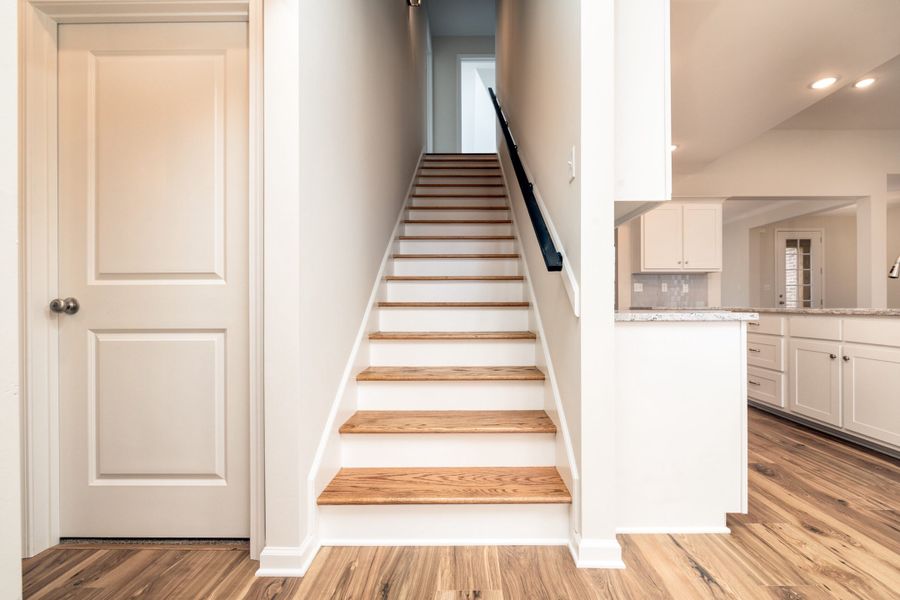 Representative unfurnished interior of a home built from the Canterbury by Grant Homes LLC in Valleybrook, Oakland (Image 9).