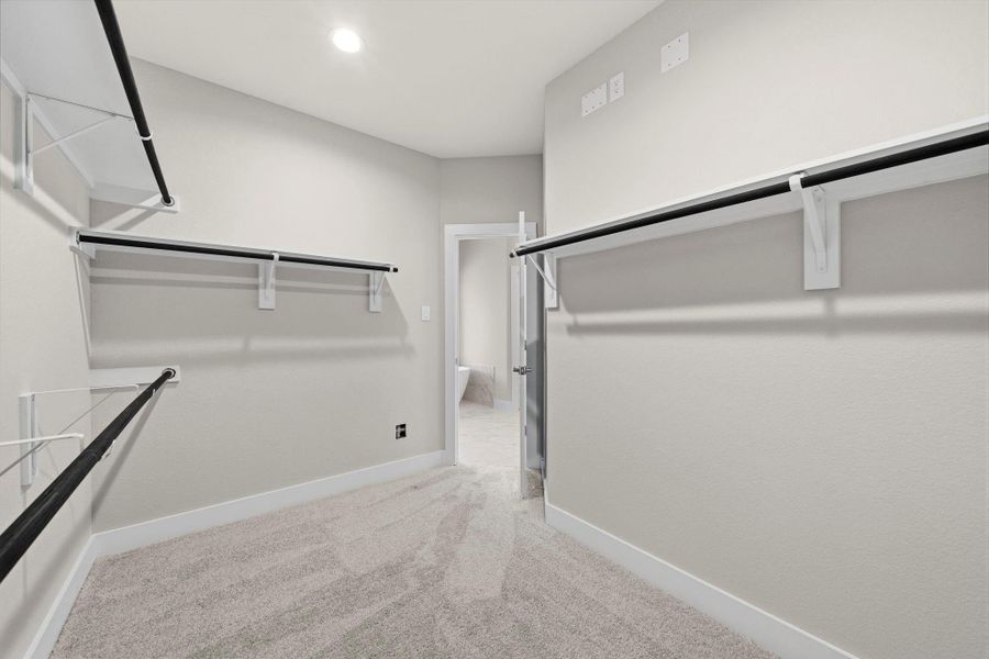 Spacious, unfurnished interior of a new home in Barton Creek Ranch, Conroe (Image 28). Spacious, unfurnished interior of a new home in Barton Creek Ranch, Conroe (Image 28).