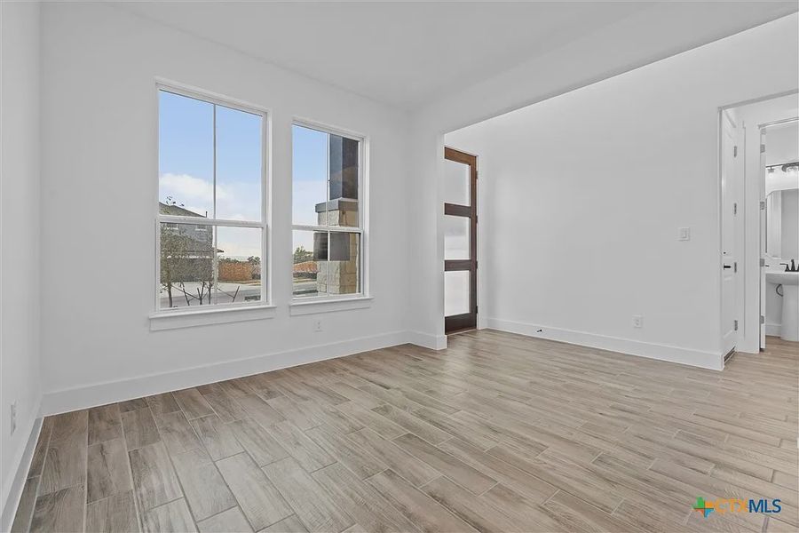Spacious, unfurnished interior of a new home in Levy Crossing, Killeen (Image 20).
