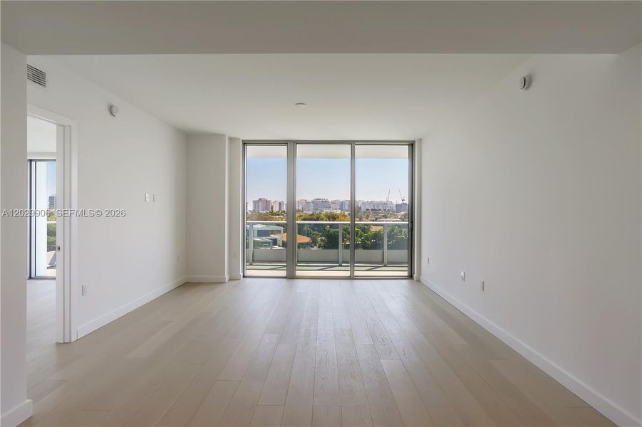 Spacious, unfurnished interior of a new home in , Bay Harbor Islands (Image 10).
