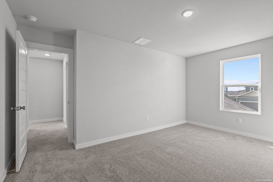 Spacious, unfurnished interior of a new home in Millican Grove, San Antonio (Image 27).