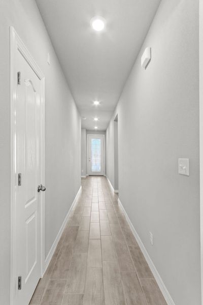 Spacious, unfurnished interior of a new home in Paseos Del Este, Horizon City (Image 15).