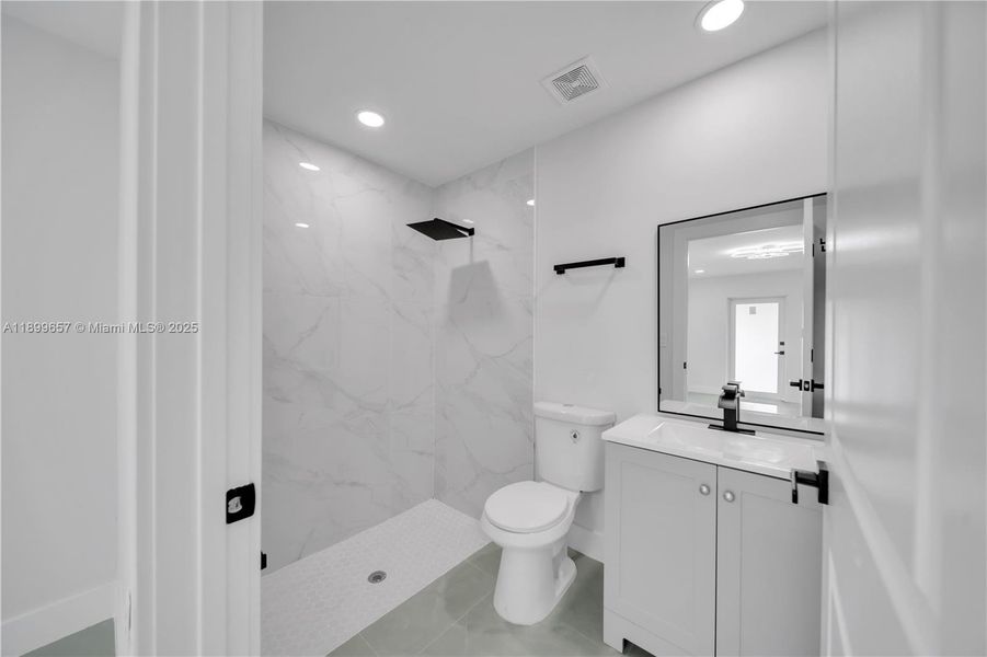 Furnished interior view inside a new home in , Lehigh Acres (Image 7).