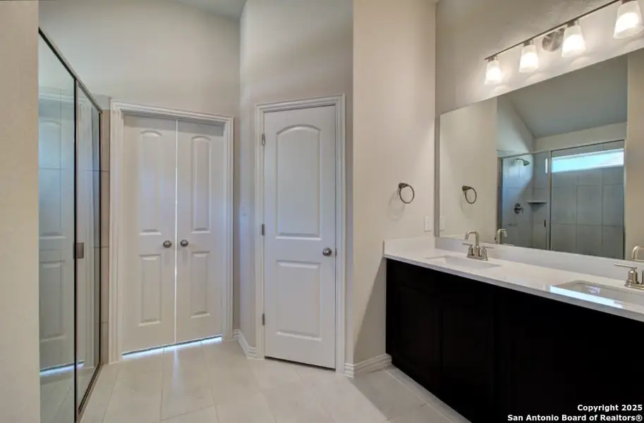 Furnished interior view inside a new home in Veranda, San Antonio (Image 2).