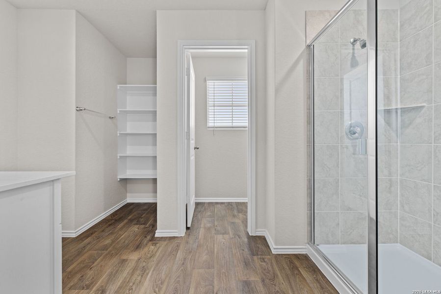 Spacious, unfurnished interior of a new home in Stonehill, San Antonio (Image 14).