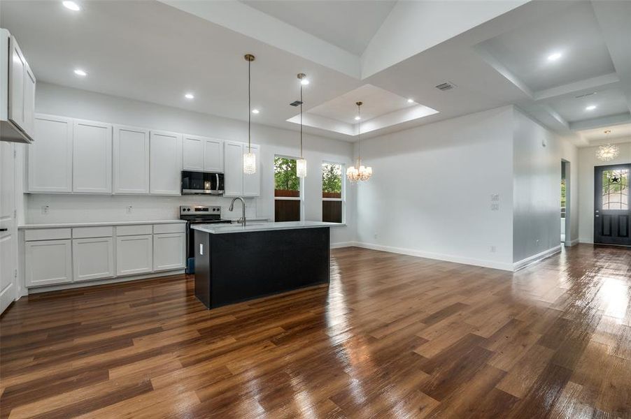 Furnished interior view inside a new home in , Waxahachie (Image 6).