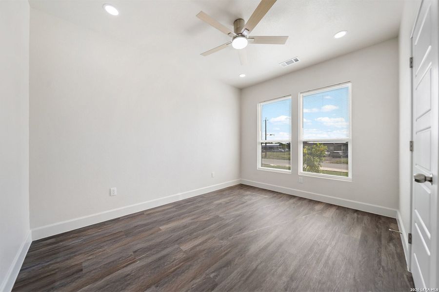 Spacious, unfurnished interior of a new home in , Atascosa (Image 19).