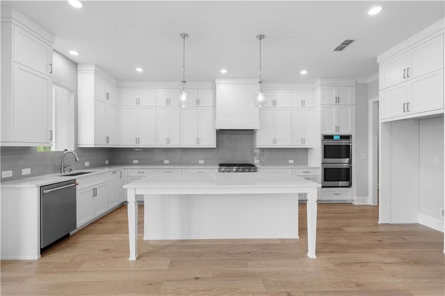 Furnished interior view inside a new home in Knollwood, Johns Creek (Image 16).
