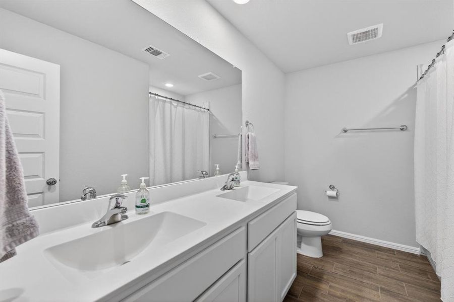 Furnished interior view inside a new home in Sagebrook, Denton (Image 31).