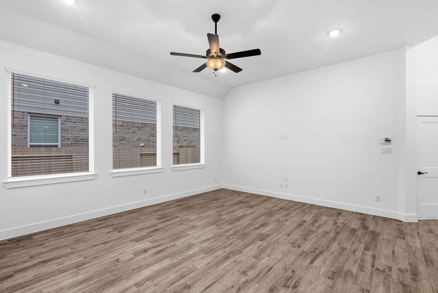 Spacious, unfurnished interior of a new home in Mulberry Farms, Santa Fe (Image 15).
