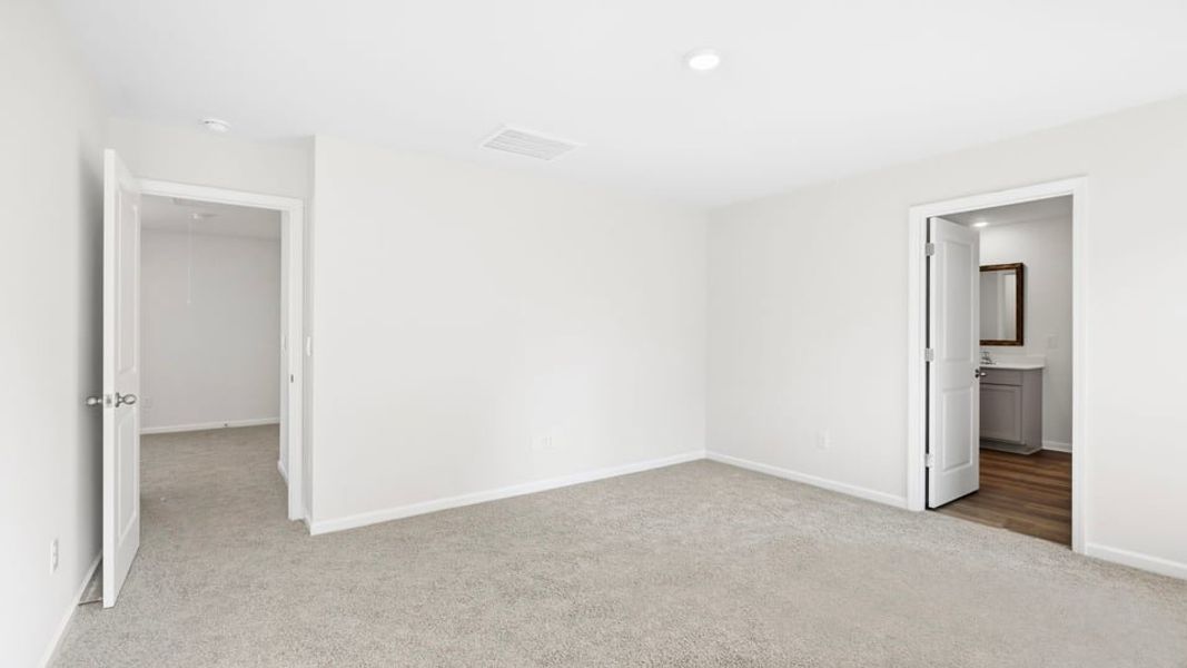 Spacious, unfurnished interior of a new home in Cloverdale Hills, Piedmont (Image 32).