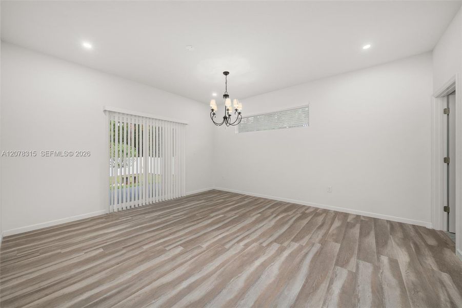 Spacious, unfurnished interior of a new home in , Sebring (Image 23).