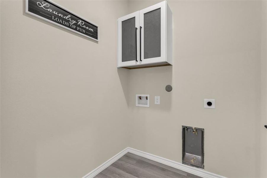 Spacious, unfurnished interior of a new home in , Gun Barrel City (Image 20).