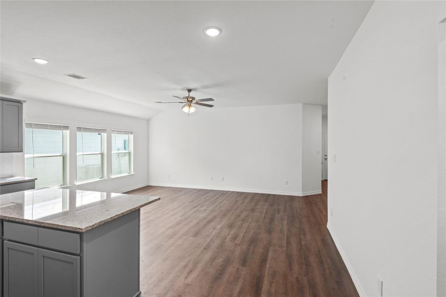 Spacious, unfurnished interior of a new home in , Dayton (Image 15).