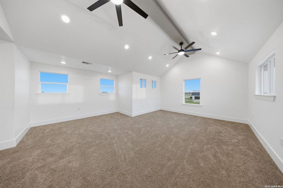 Spacious, unfurnished interior of a new home in , Floresville (Image 28).