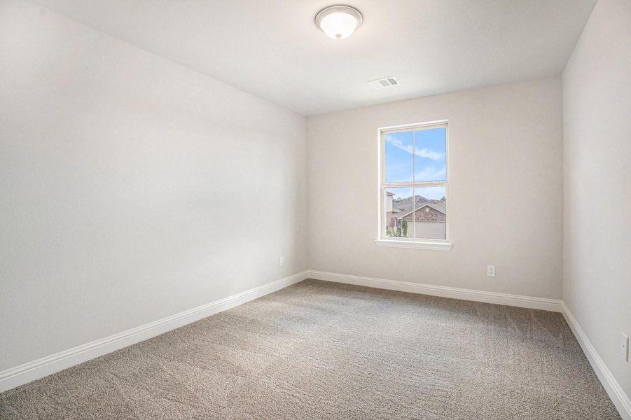 Spacious, unfurnished interior of a new home in Bayou Maison, Dickinson (Image 13).
