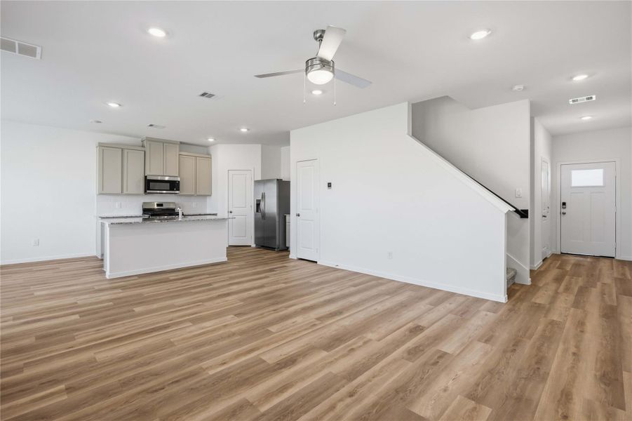 Spacious, unfurnished interior of a new home in Allison Park, Houston (Image 13).