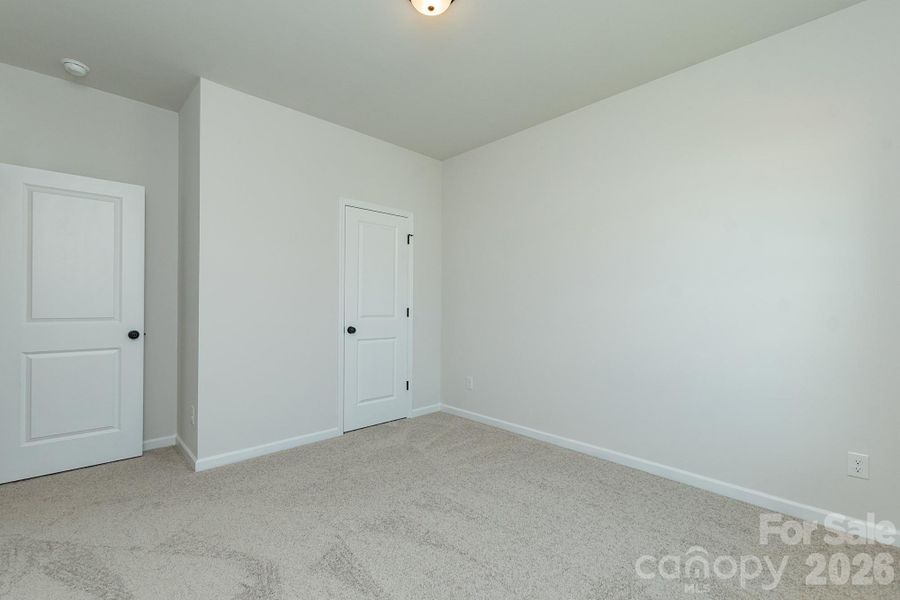 Spacious, unfurnished interior of a new home in Sunset Meadows, Charlotte (Image 28).