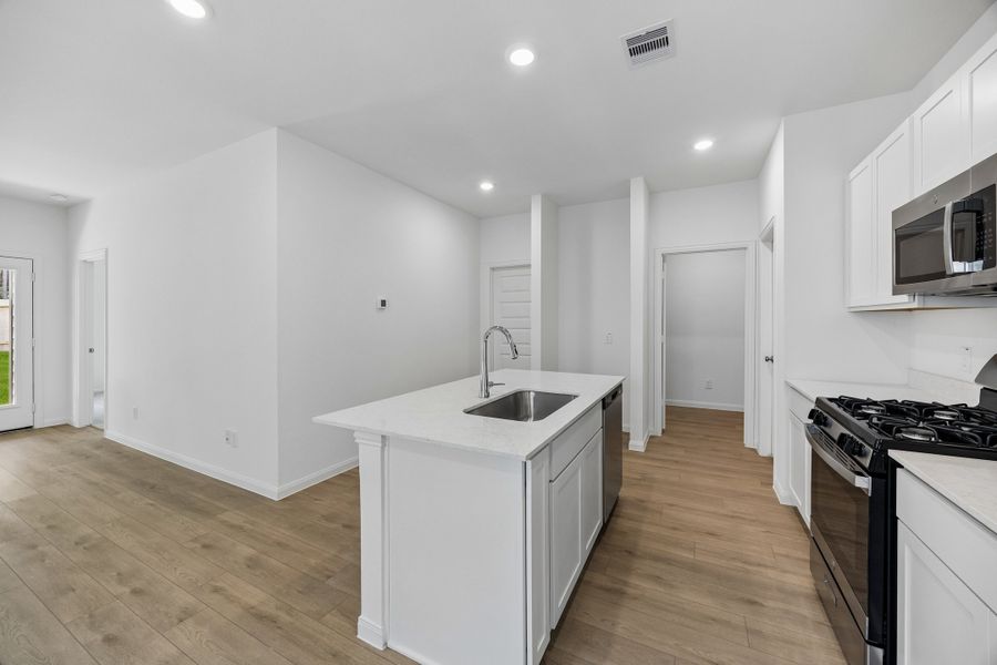 Furnished interior view inside a new home in Magnolia Springs, Montgomery (Image 7).