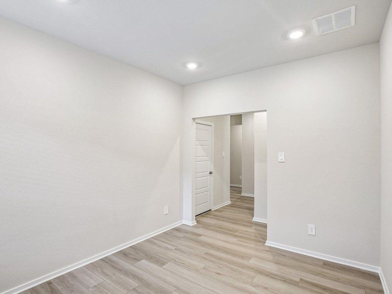 Spacious, unfurnished interior of a new home in Heights of Barbers Hill, Baytown (Image 15).
