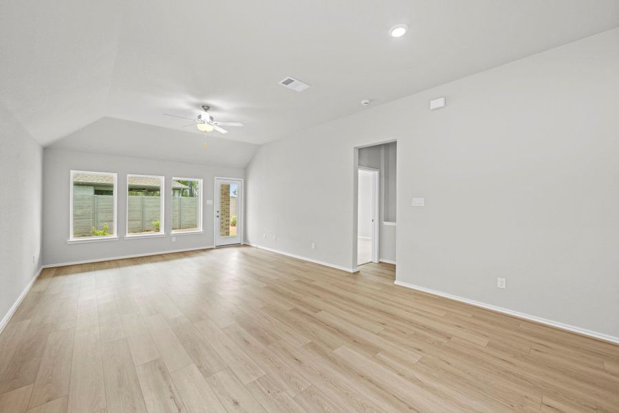 Spacious, unfurnished interior of a new home in Two Step Farm, Montgomery (Image 18).
