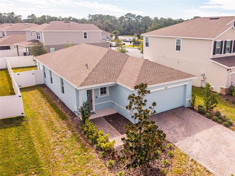 Exterior details and patio area of a home in , Deland (Image 23).