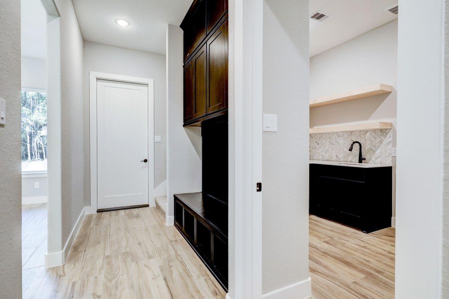 THE PICTURE SHOWN IS NOT THE ACTUAL HOME. TRINITY SIGNATUE HOMES IS BUILDING A SIMILAR FLOOR PLAN. THE PICTURE SHOWN IS NOT THE ACTUAL HOME. TRINITY SIGNATUE HOMES IS BUILDING A SIMILAR FLOOR PLAN.