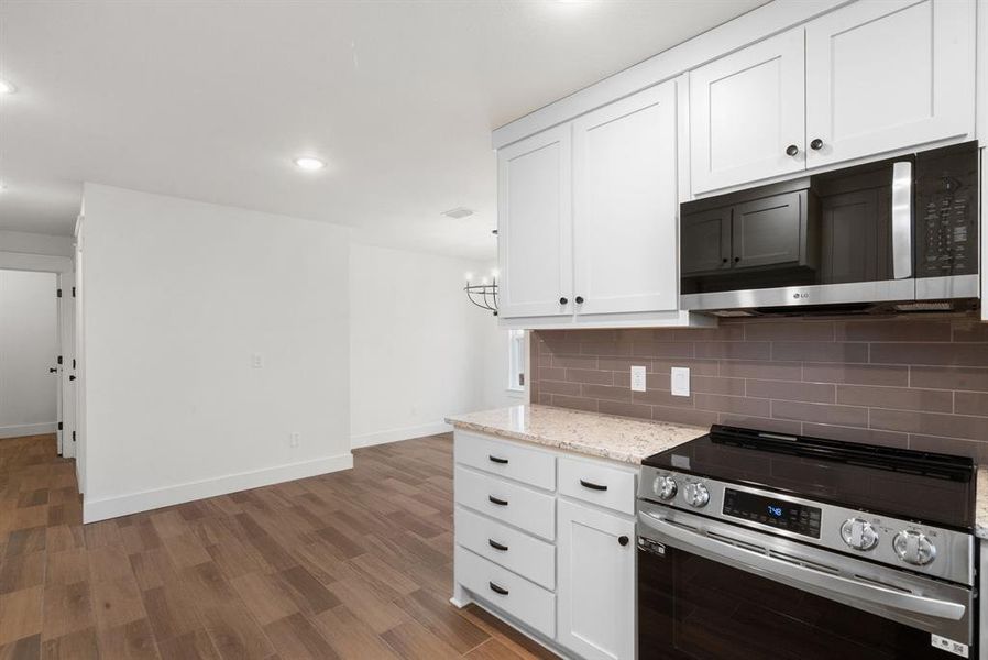 Furnished interior view inside a new home in , Lipan (Image 4).