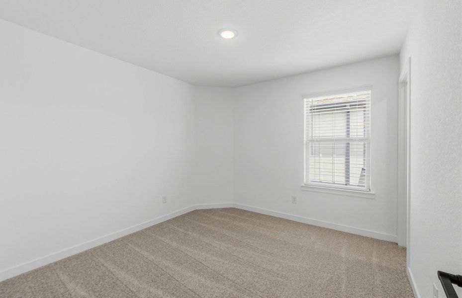 Spacious, unfurnished interior of a new home in Santa Rita Ranch, Liberty Hill (Image 41).